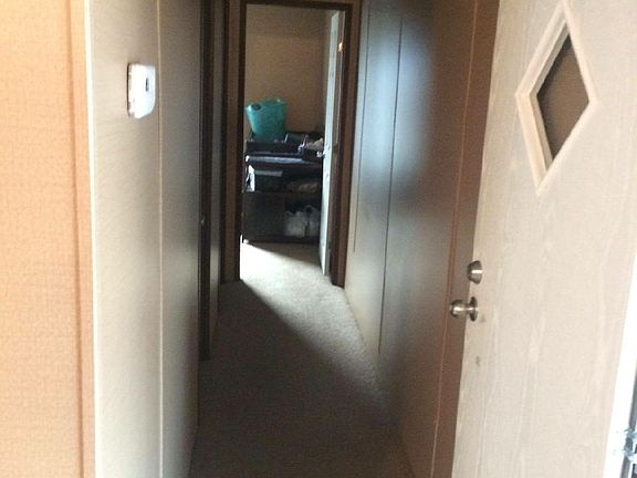 Down Hall-1 bath/2bd