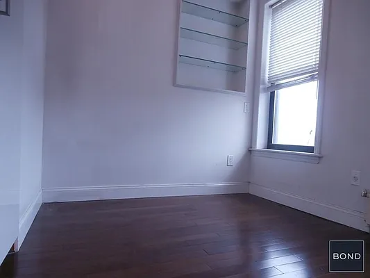 Rented by Bond New York | media 27