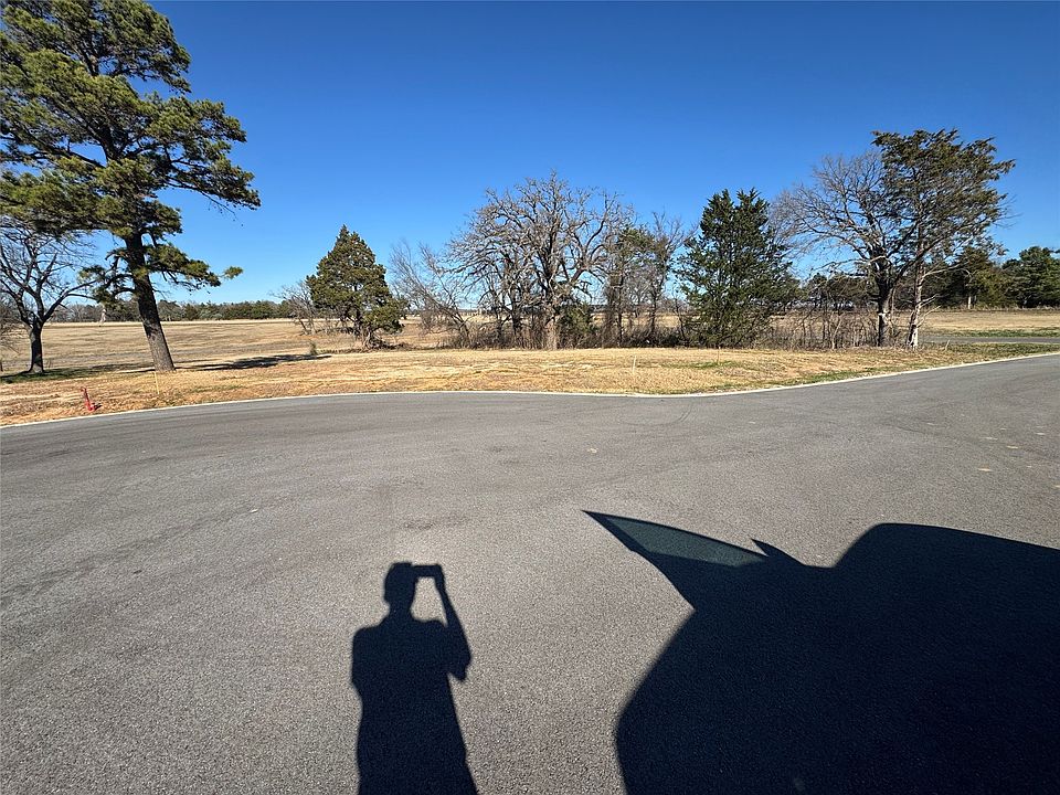 1st image of 125 Lakelands Ct