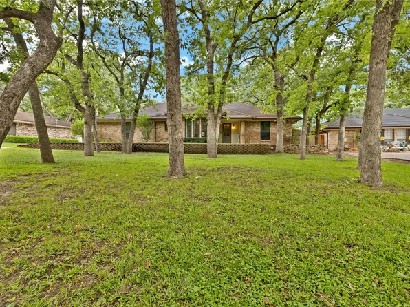 413 Timberlake Dr, Azle, TX 76020