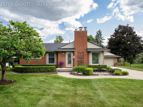 16231 Beechwood Ave, Beverly Hills, MI 48025