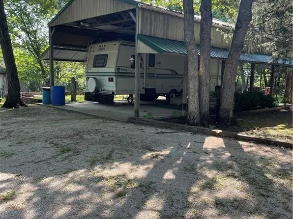 6 Kingsway Cv, Mound City, KS 66056