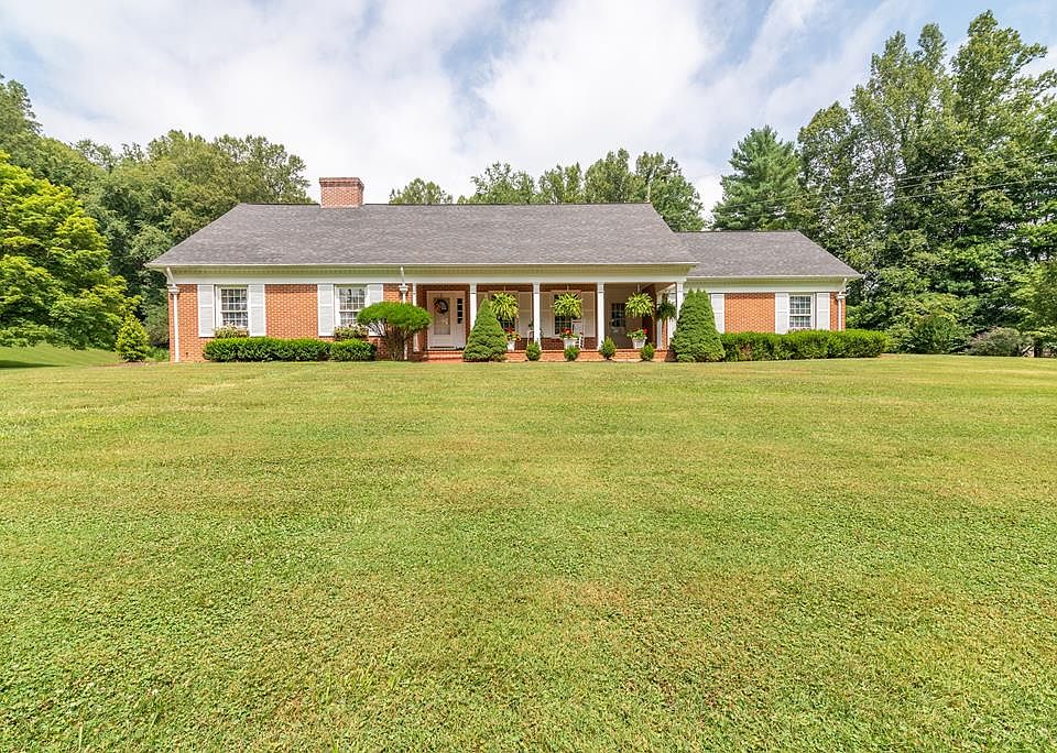 1st image of 16048 Briarwood Ln
