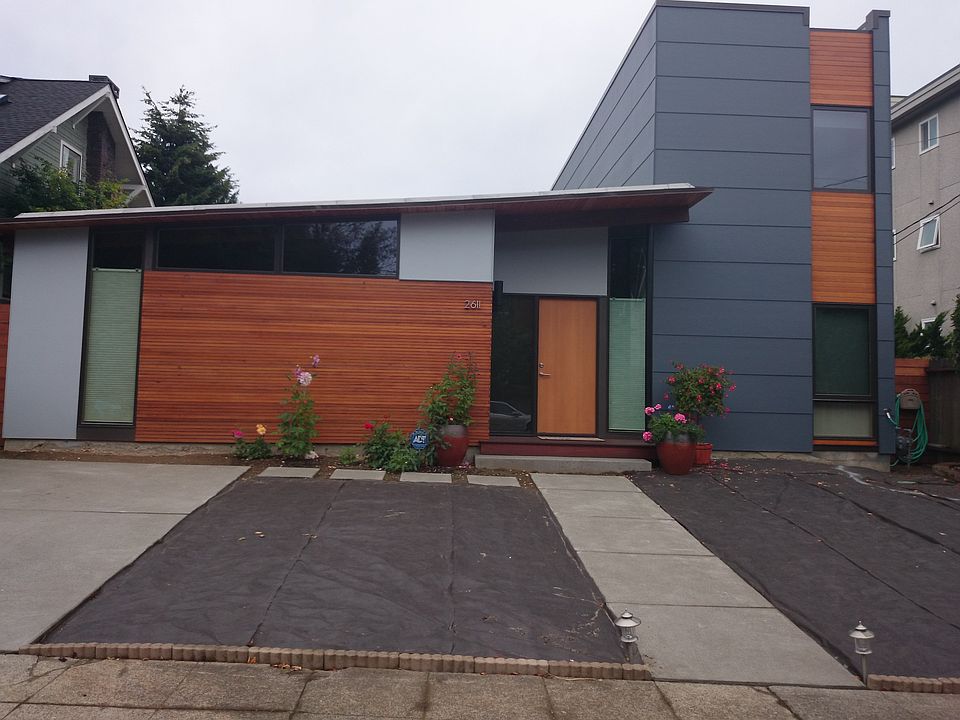 2nd image of 2611 Walnut Ave SW