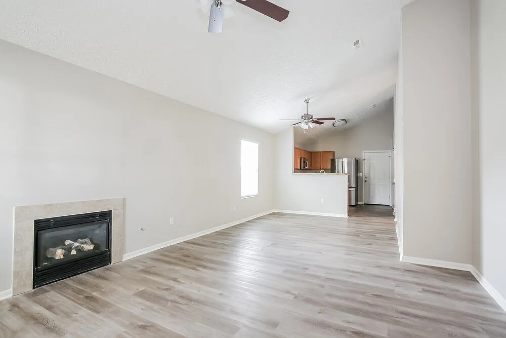 3 bed, 2.0 bath, 1176 sqft, $2,085 — Photo 4