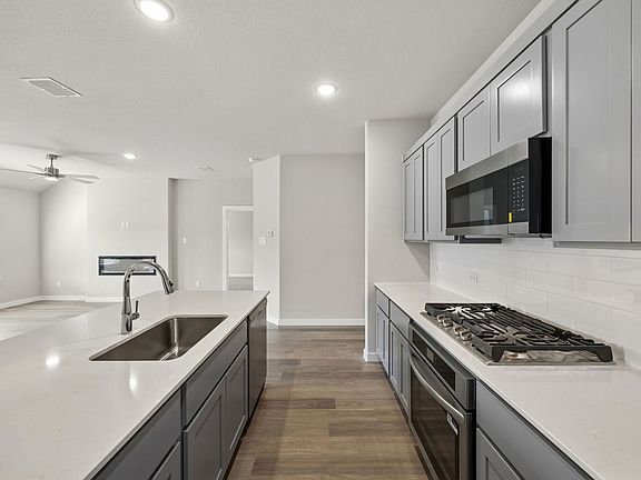 7th image of this home