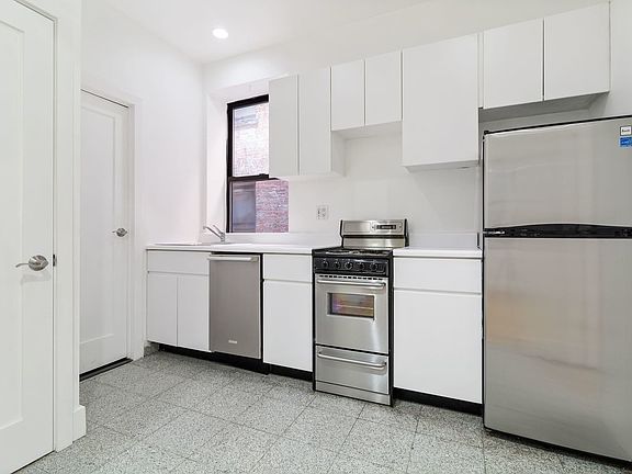 5th image of 229 E 53rd St #33R