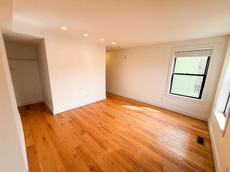 1722 Main St #2 — Photo 7