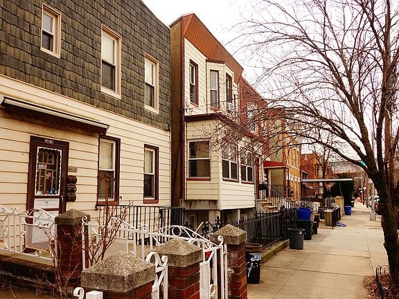2nd image of 2419 23rd St