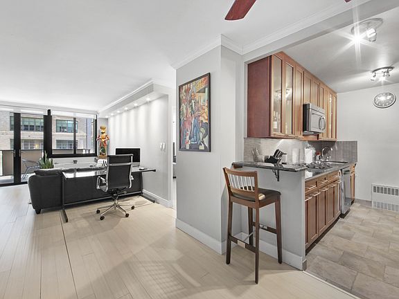 5th image of 407 Park Ave S APT 6E