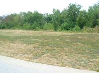 420 NW Greenview Ct, Lees Summit, MO 64064