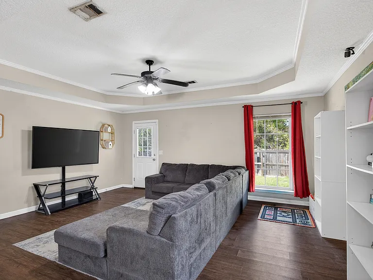 31 Idus Ln — Photo 26