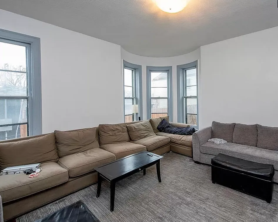 5 bed, 2241 sqft, $3,125 — Photo 1