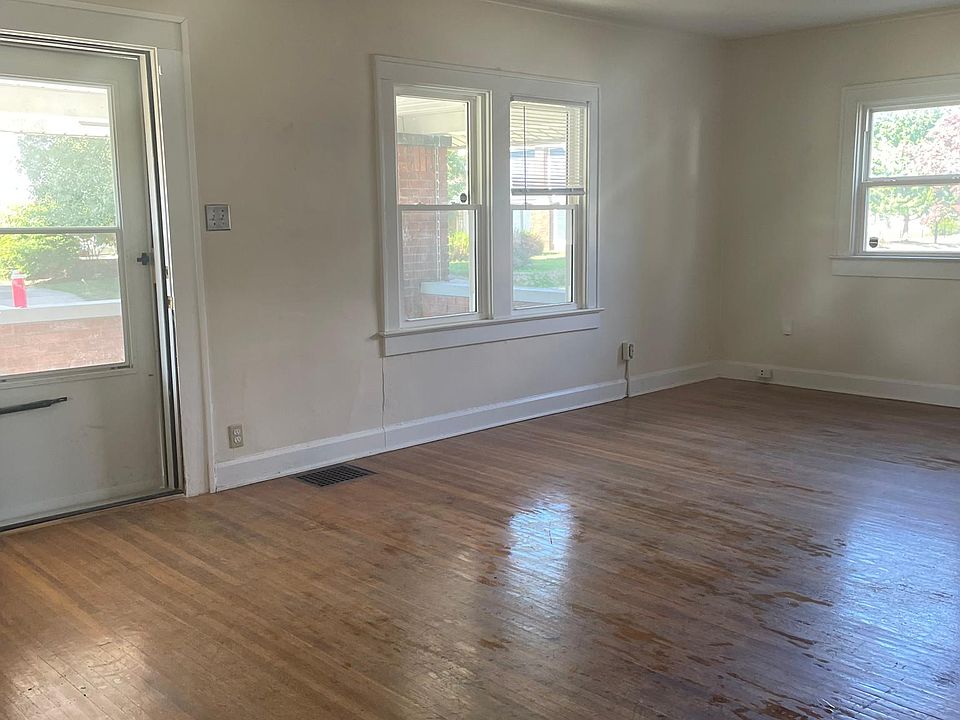 1st image of 217 W 43rd St