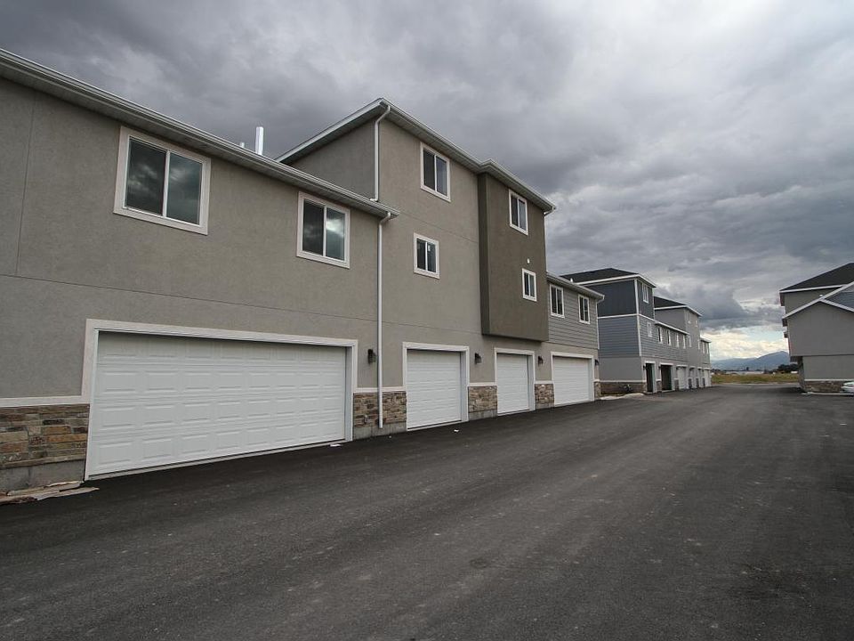 1- Car Garage (outside spots available)