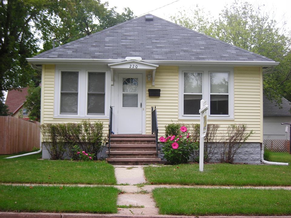 2nd image of 220 E 10th St