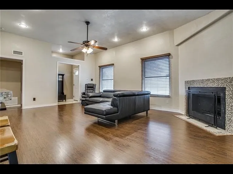 1001 E Peters Colony Rd — Photo 12