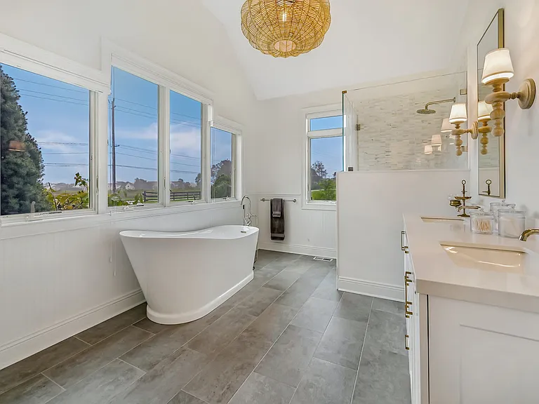788 Reeves Ave — Photo 12