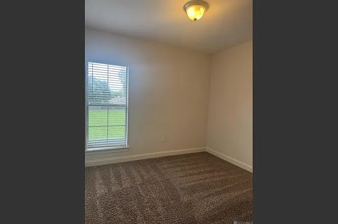 3 bed, 1395 sqft, $2,000 — Photo 4