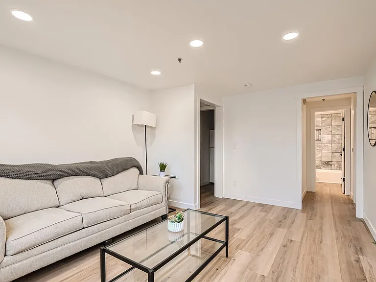 435 Manhattan Dr #C — Photo 3