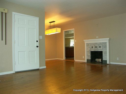 living room, marble fp, hdwd