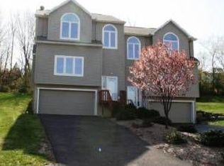 60 Rockridge Dr, Highland Mills, NY 10930