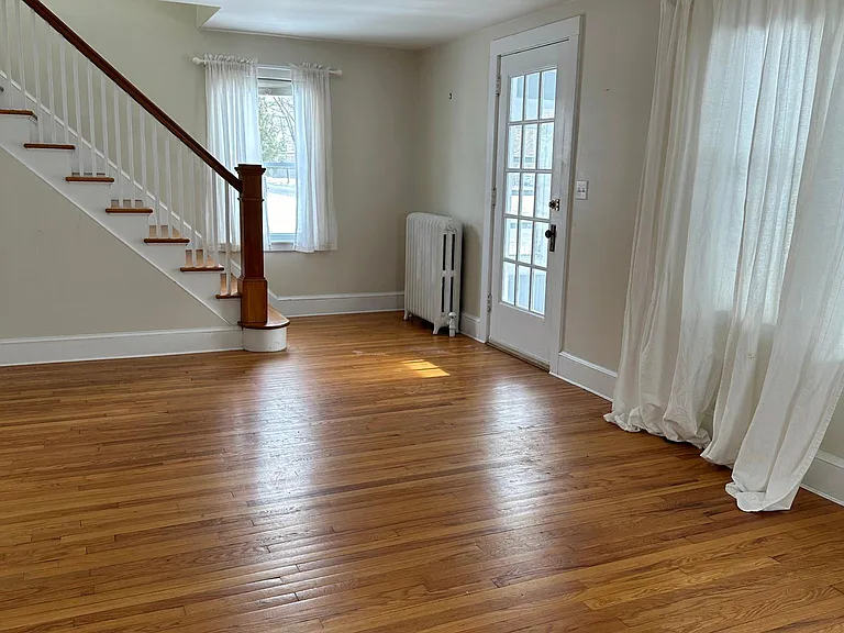 82 Seymour Ave — Photo 5