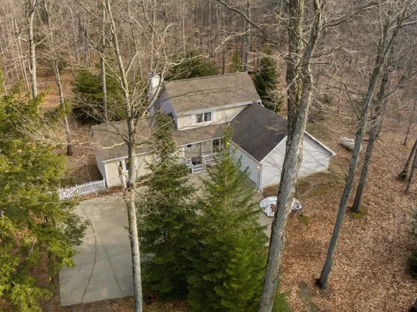 501 E Shetland Trl, Cedar, MI 49621