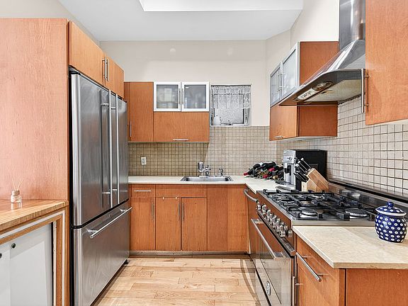 3rd image of 188 15th St APT 101