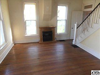 2nd image of 39 W College St