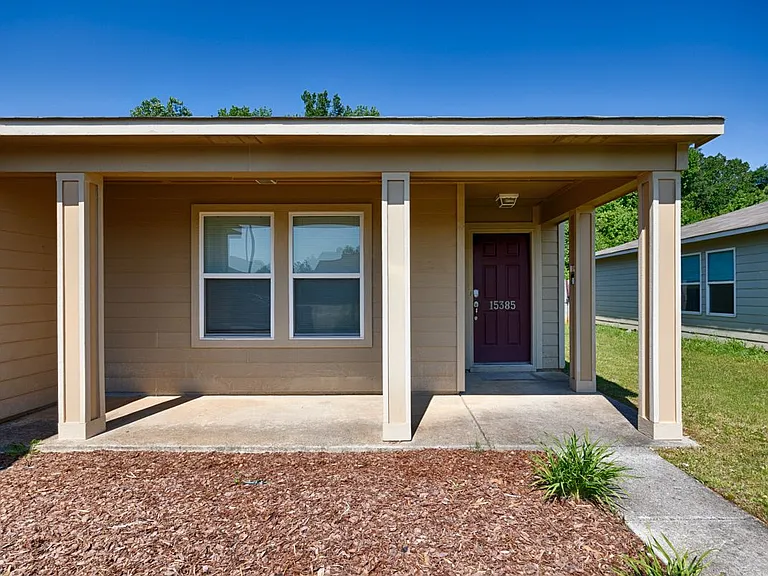 15385 Mill Valley Dr — Photo 2