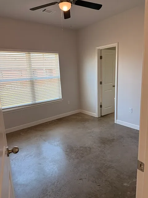 3 bed, 1100 sqft, $1,385 — Photo 4