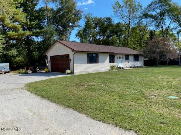 1 Lake Moon Dr, Holland, OH 43528