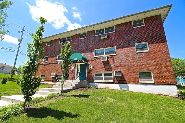 Fisher Court — Photo 2