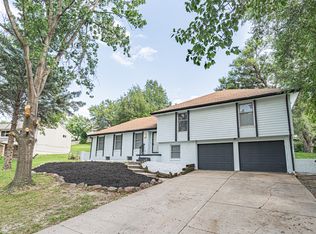 16559 Dorcas St, Omaha, NE 68130