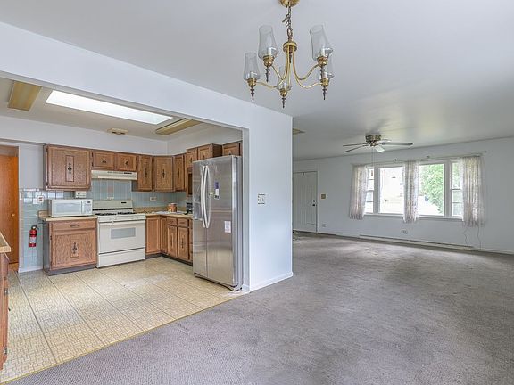 3rd image of 404 Brierhill Dr