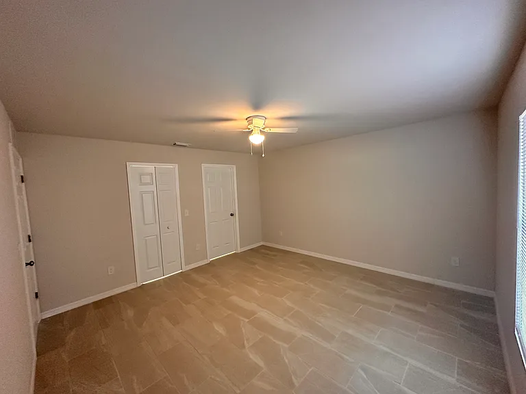 1421 NE 8th Pl — Photo 15
