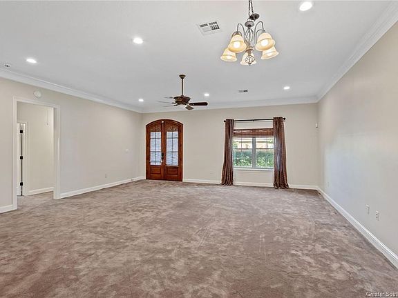 3rd image of 2313 Lacache Dr