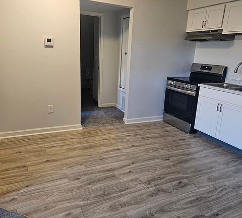 3rd image of 1700 Beechwood Ave NE APT 3