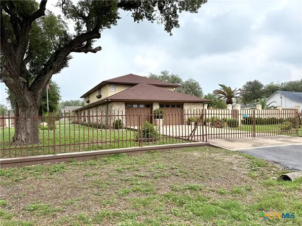 313 N Church St, Goliad, TX 77963