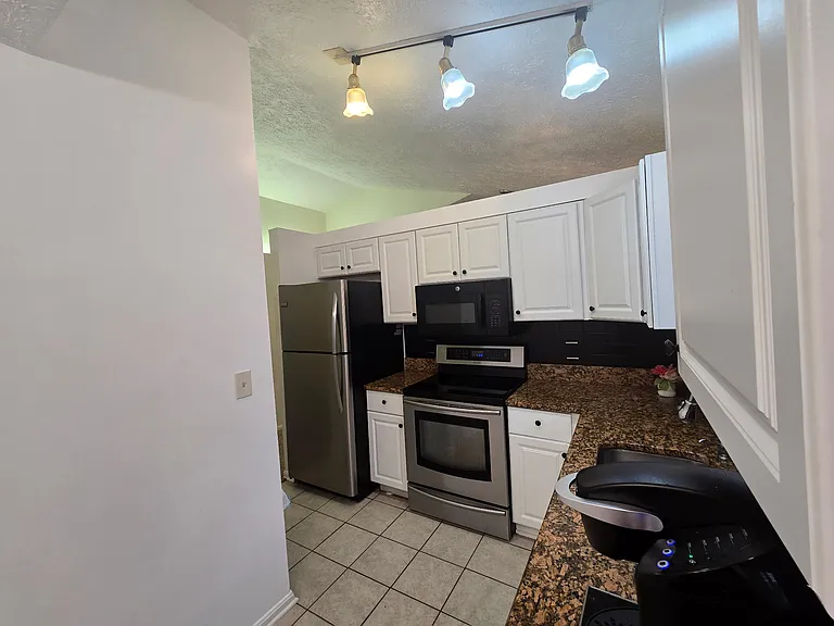 355 Village Pointe Dr #F — Photo 9