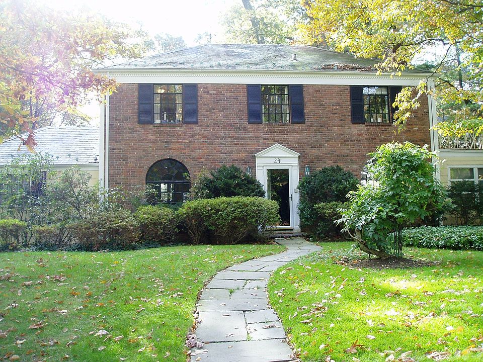 2nd image of 24 Laurel Ln