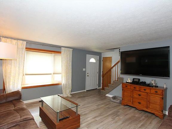 4th image of 301 Hargrove Dr