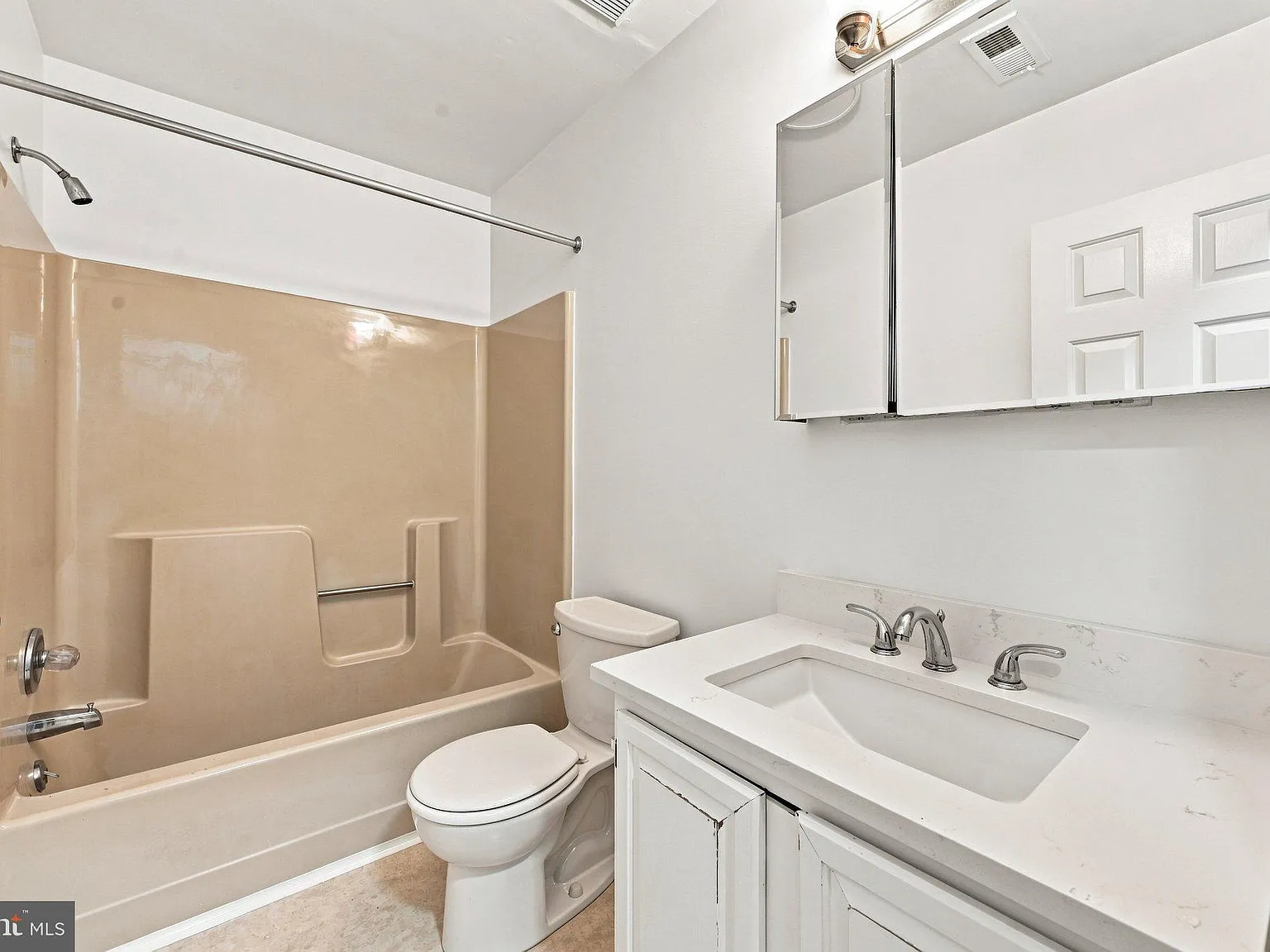 2 bed, 1.0 bath, 1100 sqft, $1,545 — Photo 4