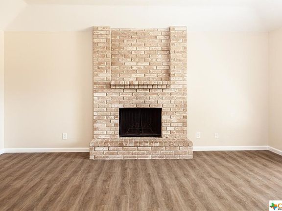 4th image of 110 Londonderry Dr