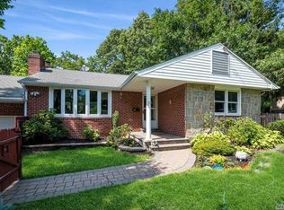 39 Longfellow Dr, Huntington Station, NY 11746