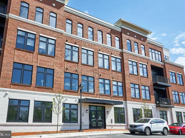 4 Stationmaster St SE #302, Leesburg, VA 20175