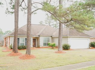 402 Forest Ln, Ridgeland, MS 39157