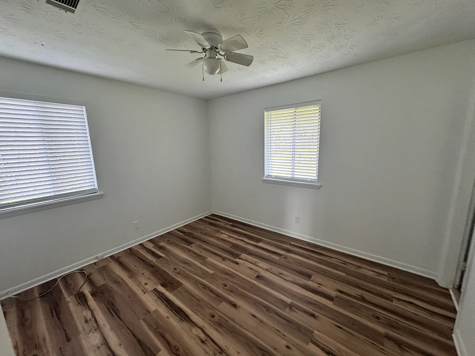 3 bed, 1.5 bath, 1236 sqft, $1,600 — Photo 4