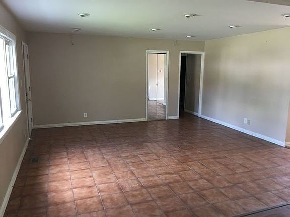 5th image of 423 Robinhood Dr